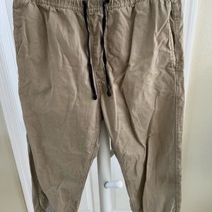 Young men’s American Eagle pants (S)